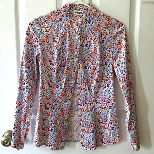 Fully tailored, button-down shirt designed to fit larger bust